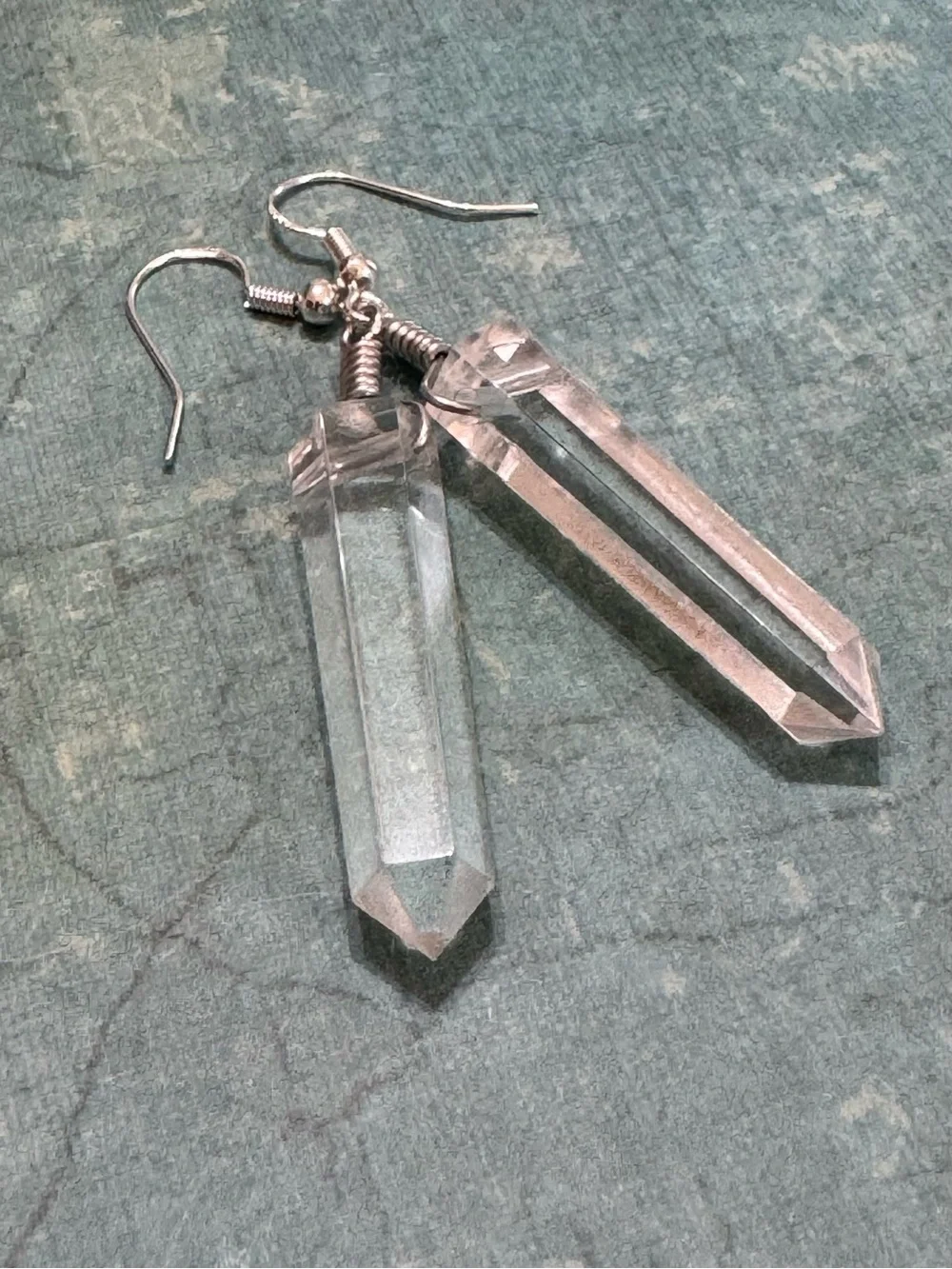 LUCITE CRYSTAL POINT SHAPE EARRINGS